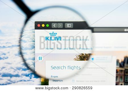 Los Angeles, California, Usa - 21 March 2019: Illustrative Editorial Of Klm Website Homepage. Klm Lo