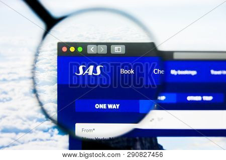 Los Angeles, California, Usa - 21 March 2019: Illustrative Editorial Of Sas Website Homepage. Sas Lo