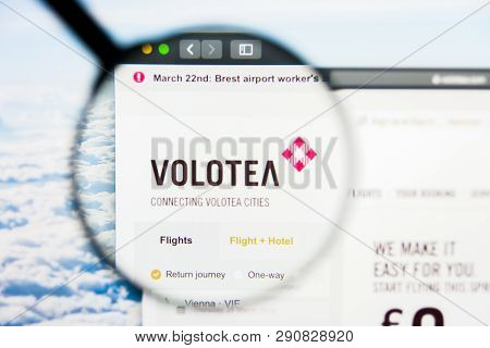 Los Angeles, California, Usa - 21 March 2019: Illustrative Editorial Of Volotea Website Homepage. Vo