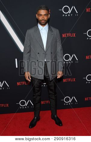 LOS ANGELES - MAR 19:  Kingsley Ben-Adir arrives for the Netflix 