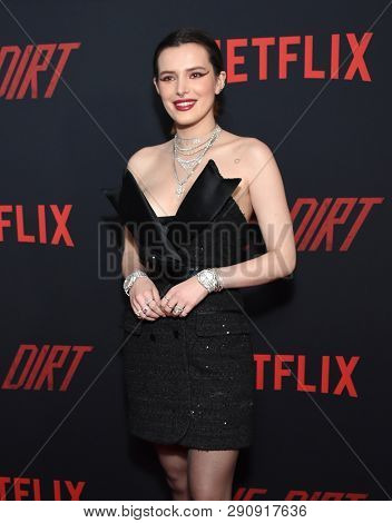 LOS ANGELES - MAR 18:  Bella Thorne arrives for the Netflix 'The Dirt' Premiere on March 18, 2019 in Hollywood, CA                
