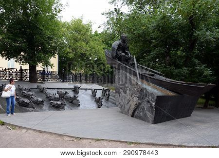 Moscow, Russia - June 21, 2018: Monument To The Writer Mikhail Sholokhov On Gogol Boulevard In Mosco