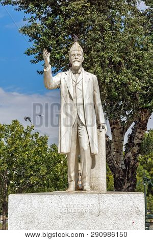 Thessaloniki, Greece - September 30, 2017: Park And Statue Of Eleftherios Venizelos  In The Center O