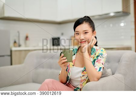 Woman Drinking Coffee On Sofa - Immage