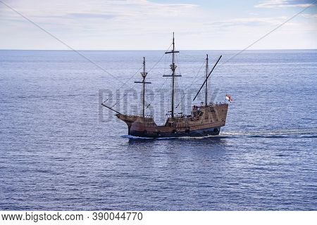 Dubrovnik, Croatia - 02. September 2020: Karaka, Tourist Replica Of Wooden Medieval Ship, Sailing To