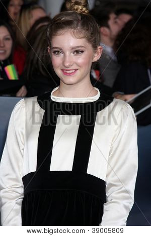 LOS ANGELES - NOV 12:  Willow Shields arrive to the 'The Twilight Saga: Breaking Dawn - Part 2