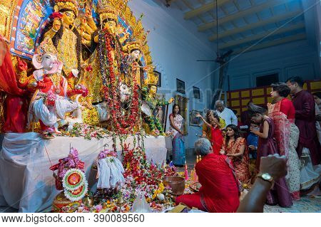 Kolkata, West Bengal, India - 6th October 2019 : Pushpanjali Being Offered By Hindu Bengali Women De