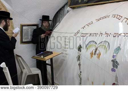 An-nabi Samwil, Israel - May 19, 2011: Unidentified Religious Jews Pray At The Grave Of The Prophet 