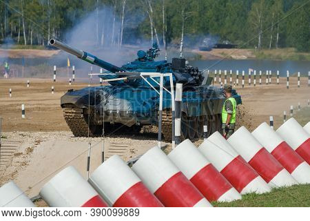 Alabino, Russia - August 25, 2020: Tank T-72b3 Of The Team Of Uzbekistan In Front Of The Obstacle 