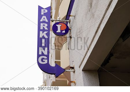 Bordeaux , Aquitaine / France - 10 10 2020 : E.leclerc Parking Text Sign On French Hypermarket Lecle