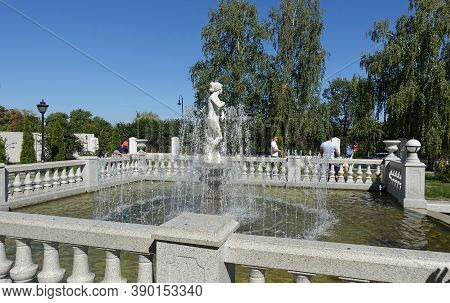 Tambov, Russia. September 15, 2020 The Statue Of Venus And The Fountain In The Aseev House-museum In