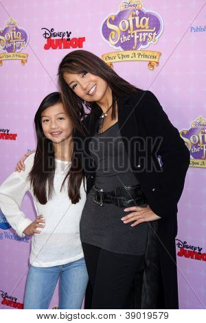 LOS ANGELES - NOV 10: Ming-Na Wen ankommer til 