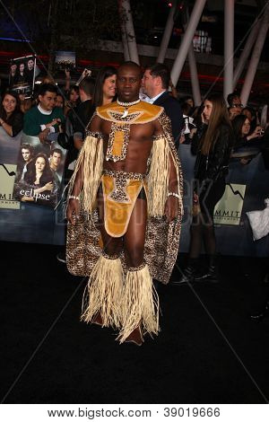 LOS ANGELES - NOV 12: Amadou Ly dorazí k ' The Twilight Saga: Breaking Dawn - část 2 