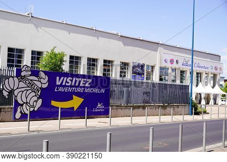 Clermont-ferrand , Auvergne / France - 09 01 2020 : Michelin L'aventure Bibendum With Arrow Logo Sig