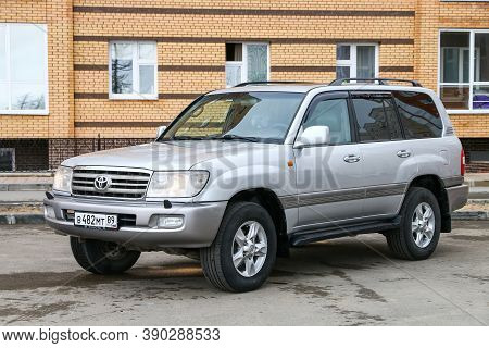 Novyy Urengoy, Russia - May 6, 2020: Old Luxury 4x4 Car Toyota Land Cruiser (j100) In The City Stree