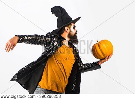 Vampire Man With Bloody Eyes. Scary Hipster With Beard In Halloween Hat. Scary Face Man With Horror 