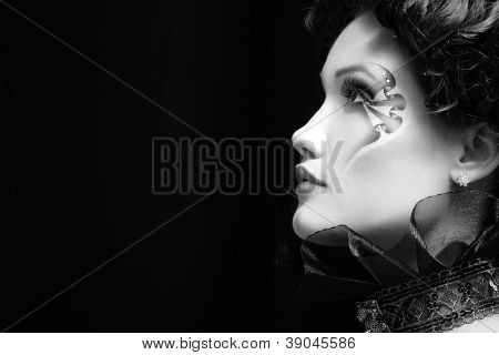 kvinde smukke halloween vampyr barok aristokrat over sort baggrund
