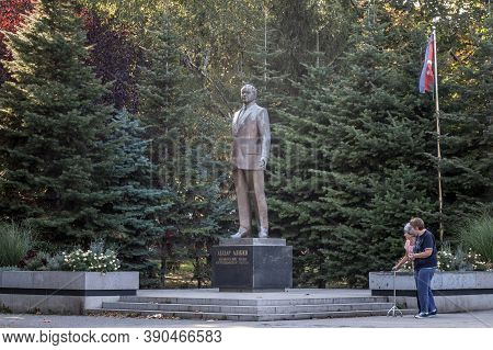 Belgrade, Serbia - October 4, 2020: Statue Of Heydar Aliyev In A Park Of Belgrade. Heydar Aliyev Is 