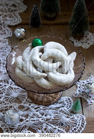 Vanilkipferl - Vanilla Crescents, Traditional Christmas Cookies In Germany, Austria, Czech Republic.