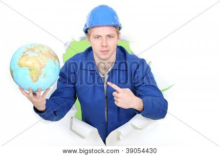 Globe adlı işaret eden adam