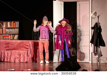 Mosca - JAN 26: Alexander Peskov e Gleb Matveichuk sul palco del teatro di varietà in termini di prestazioni Dow