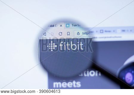 New York, Usa - 29 September 2020: Fitbit.com Fitbit Company Website With Logo Close Up, Illustrativ