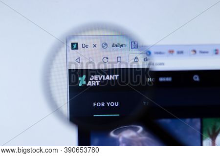 New York, Usa - 29 September 2020: Deviant Art Company Website With Logo Close Up, Illustrative Edit