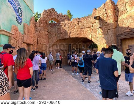 Orlando,fl/usa-10/18/20: People Waiting In A Long Line At The Ticket Entrance To Islands Of Adventur
