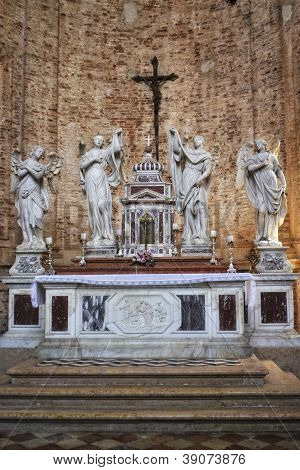 Interior de la Catedral de St Nickolas, Perast, Montenegro