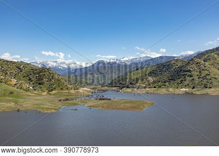 Scenic Lake Kaweah In Three Rivers At The Entrance Of Sequoia National Park, Usa
