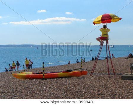 Surveillée sur la plage