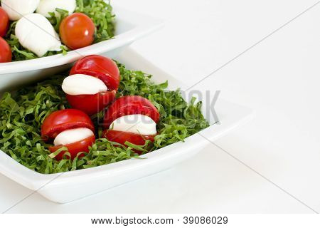 Tomaten, grünen Slad, Öl und italienischen Mozzarella