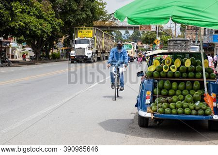 El Cerrito, Colombia - October, 2020:  Street Sell Of Avocado At An Old Car At El Cerrito On The Val