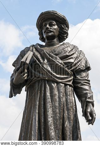 Bristol, Uk - September 7, 2007: A Statue Of Raja Rammohun Roy By Niranjan Pradhan On College Green