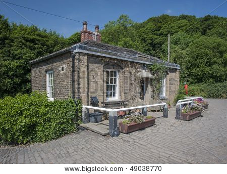 yorkshire lockkeepers cottage