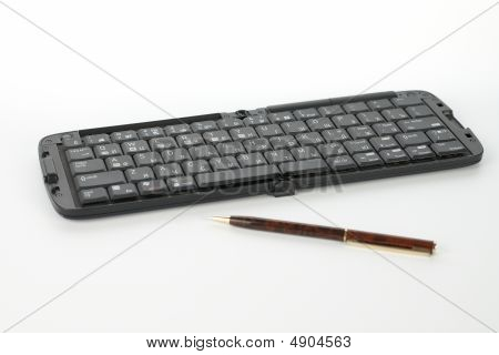 black keyboard