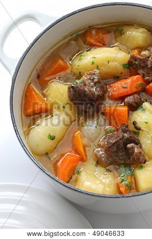 搪瓷锅在爱尔兰炖肉