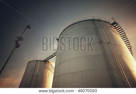 Serbatoi di stoccaggio petrolchimico