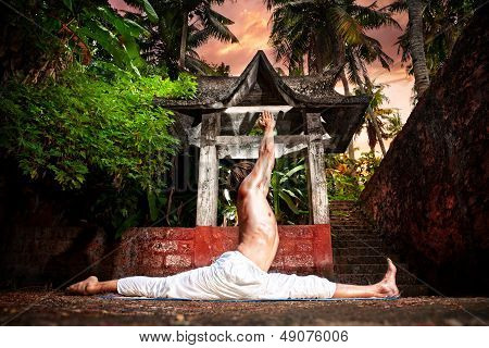 Yoga-Hanumanasana-Monkey-Pose