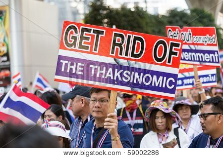 BANGKOK - JANUARY 15: Thai people protesting against the government in the Thong Lo district, sukhumvit road on January 15, 2014 in Bangkok, Thailand