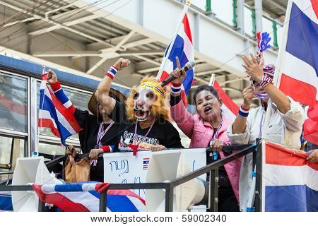 BANGKOK - JANUARY 15: Thai people protesting against the government in the Thong Lo district, sukhumvit road on January 15, 2014 in Bangkok, Thailand