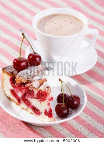 gustosa torta di ciliegie
