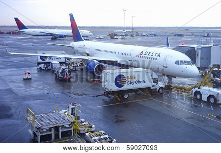Delta Airlines Boeing 757 aircraft at the gate at John F Kennedy International Airport
