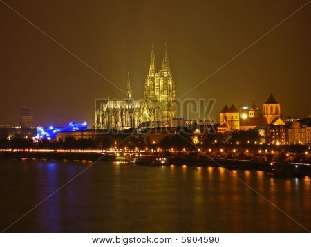 Colonia di notte