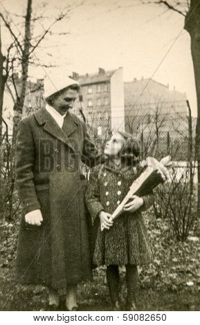 GERMANY, CIRCA FIFTIES - Vintage photo of mother and daughter with 
