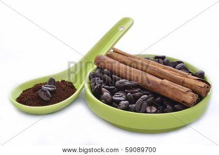 Coffe beans and cinnamon