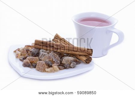 Tea, cinnamon and crystal sugar