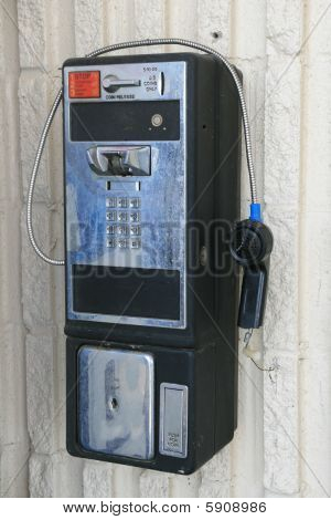 Trasiga telefonkiosk
