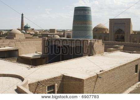 Minarets สองของเมือง Khiva