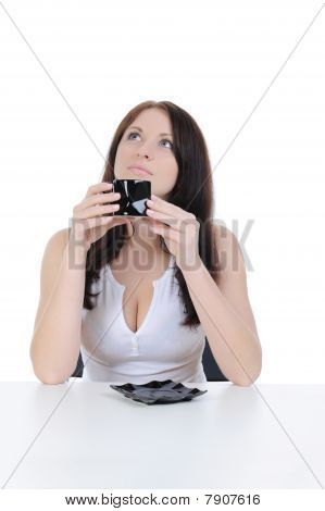 Smuk Brunette med en kop kaffe.
